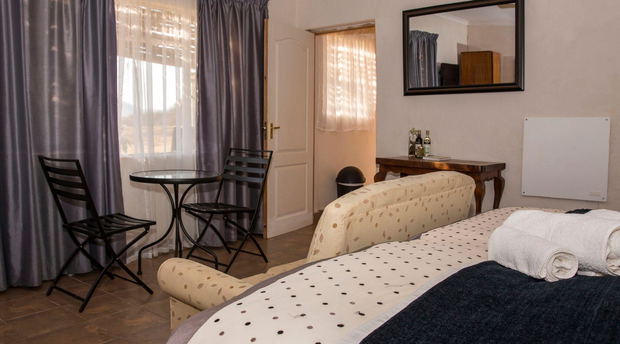 Double Room Double Room
