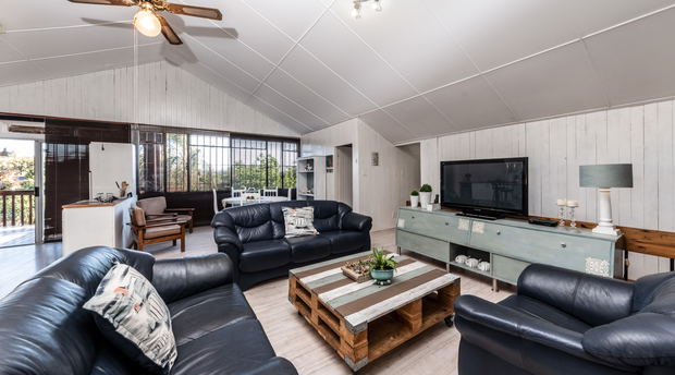 Spacious self catering unit with living/dining room Spacious self catering unit with living/dining room