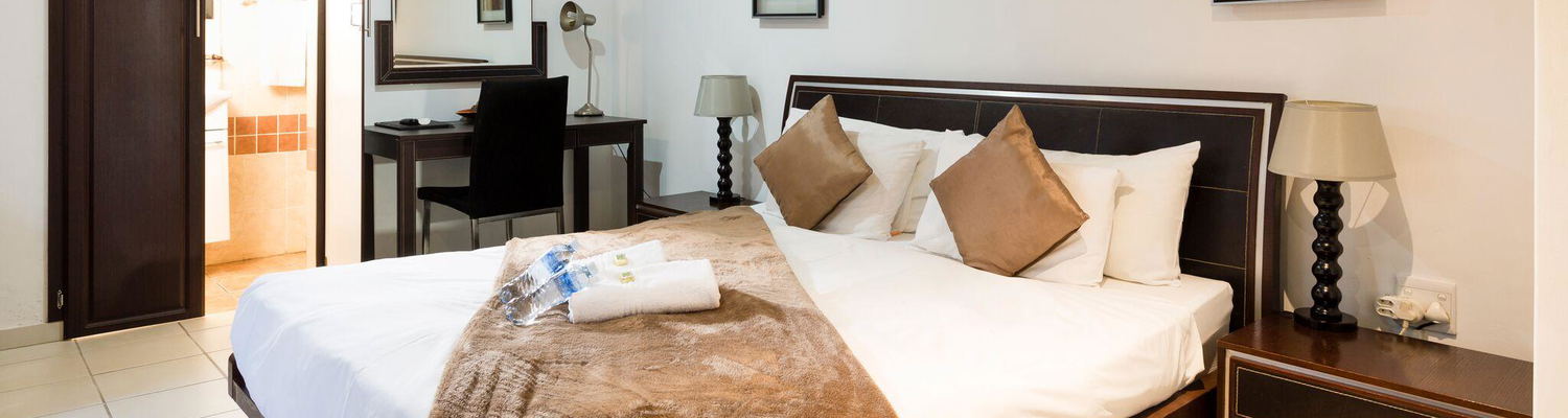 Deluxe Suites - Guest House Accommodation
