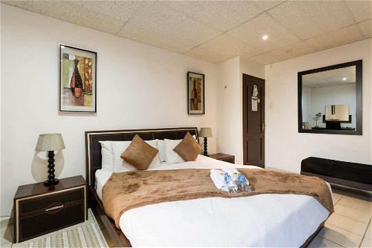 Deluxe Suites - Guest House Accommodation