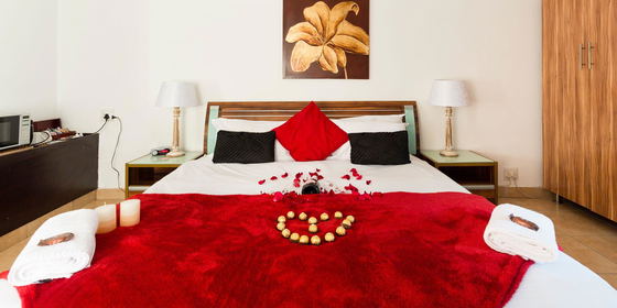 Honeymoon Suite
