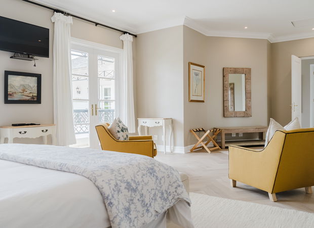 Luxury Accommodation spacious living retreat stay love work