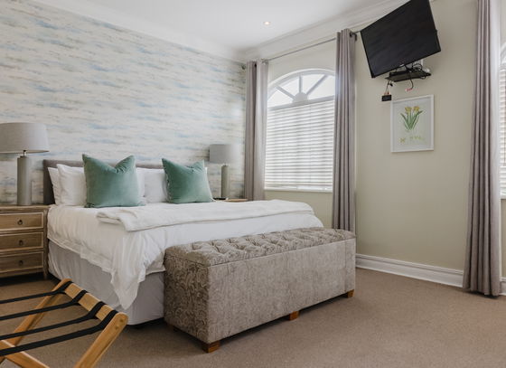 Luxury King Room, Bath and Shower 403