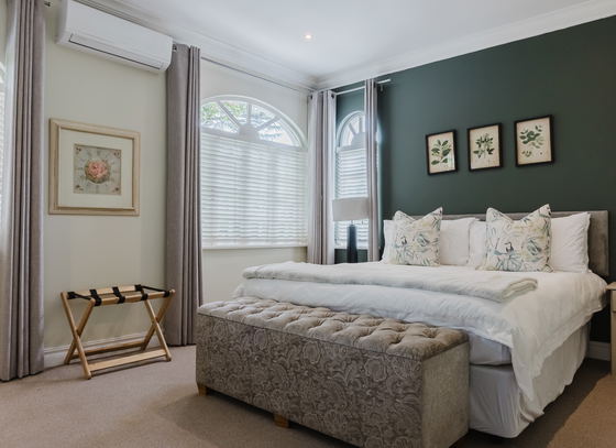 Luxury King Room, Bath and Shower 404