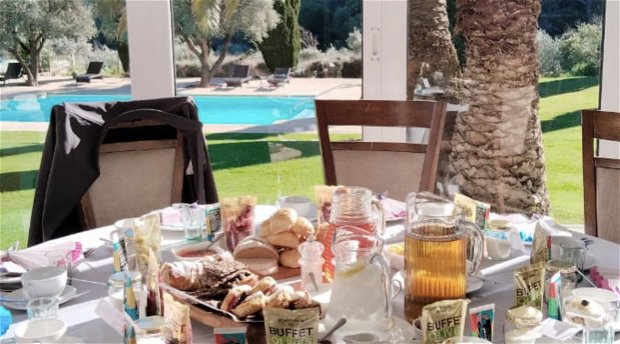 Breakfast table on a champagne day for Womens Day 2023 Breakfast table on a champagne day for Womens Day 2023