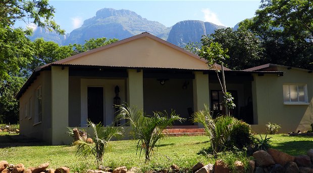 Ballisto's Breakaway is a large house with pool at Khaya Hanci. Overlooks the horse paddocks, and is framed by the majestic Mariepskop. Full kitchen for self-catering comfort. Finest accommodation in Kampersrus, Hoedspruit Ballisto's Breakaway is a large house with pool at Khaya Hanci. Overlooks the horse paddocks, and is framed by the majestic Mariepskop. Full kitchen for self-catering comfort. Finest accommodation in Kampersrus, Hoedspruit