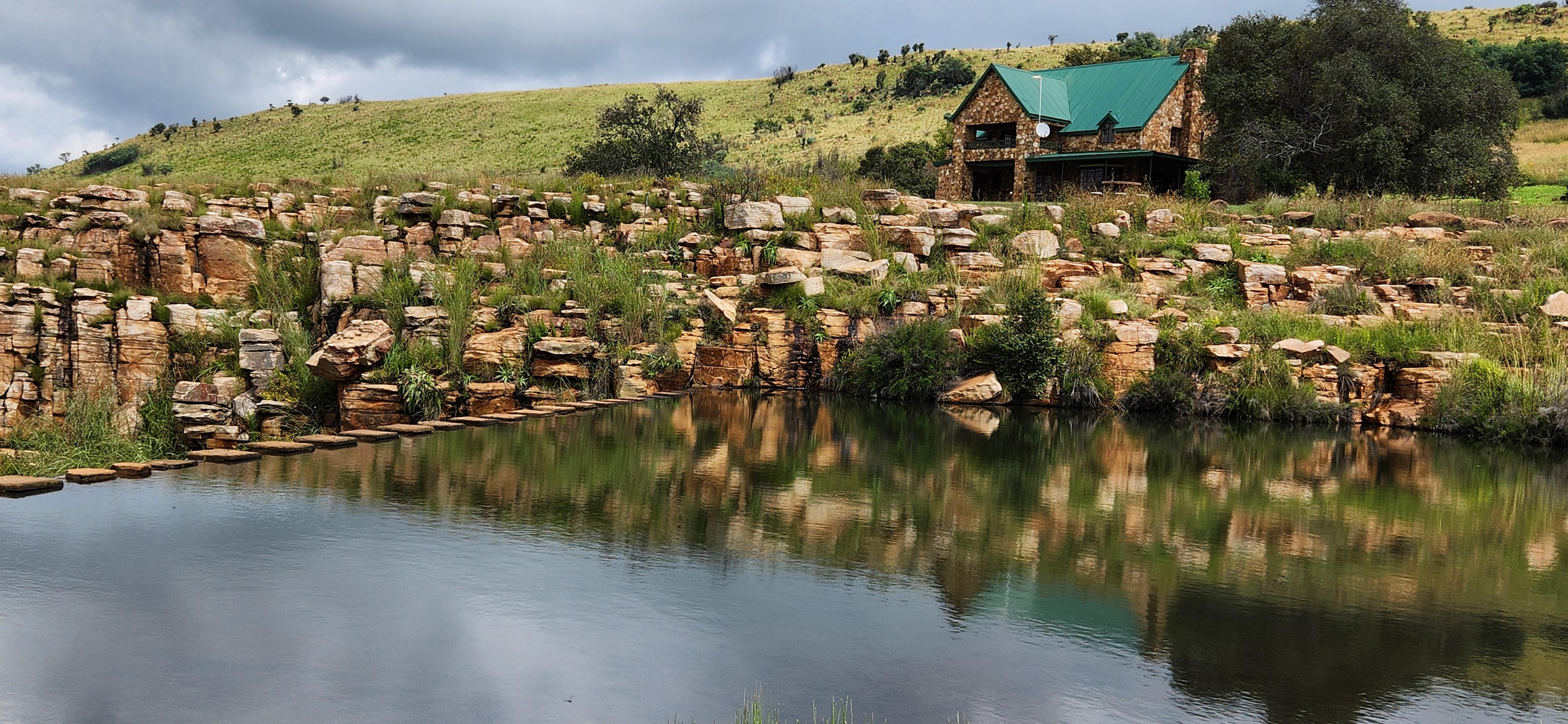 The Lodge and Meike's Mere
