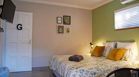 Rooms & Cabins