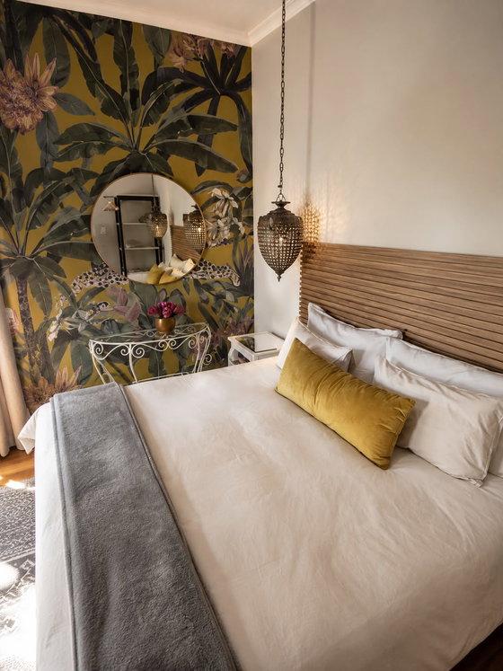 Country Manor room with black bath