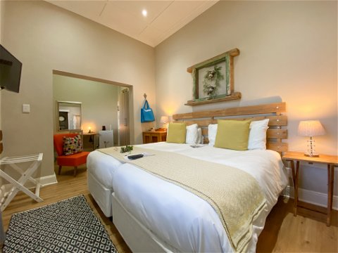 Luxury King/Twin Room 4 @De Akker Guesthouse in Oudtshoorn