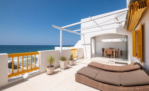 36 Perissa Apartment 