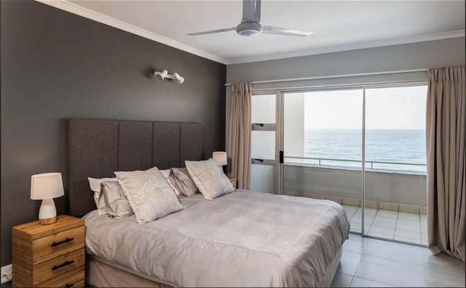 King size bed with sea views