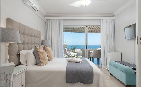 Main bedroom beachfront 