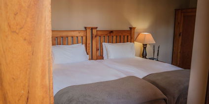 Twin en-suite full bathroom