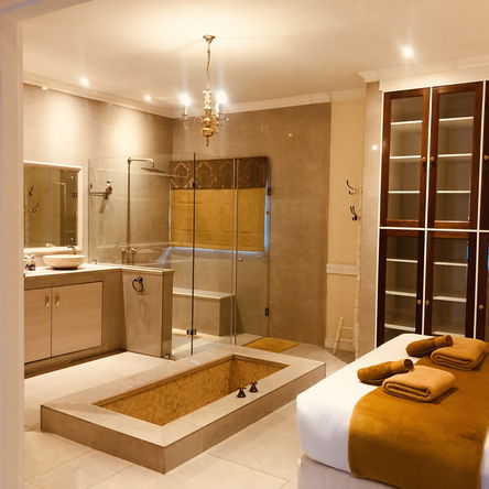 Self-Catering Orange Suite 