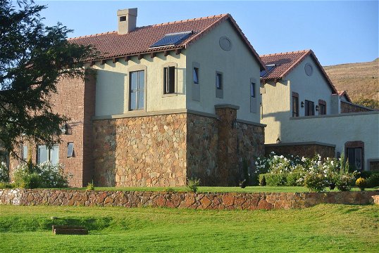 A weekend getaway with two guest house accommodation options, situated on a game reserve near Lydenburg, Mpumalanga. 