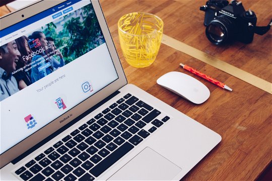 Paid Facebook and Instagram Ads Icon, Eco Africa Digital provide Paid Social Media services for Tourism Destinations In Africa, includes  Facebook Ads for Guest Houses, Lodges, Hotels and B&B’s, Golf Resorts and Island Getaways.