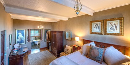 Deluxe Room with Full Bathroom