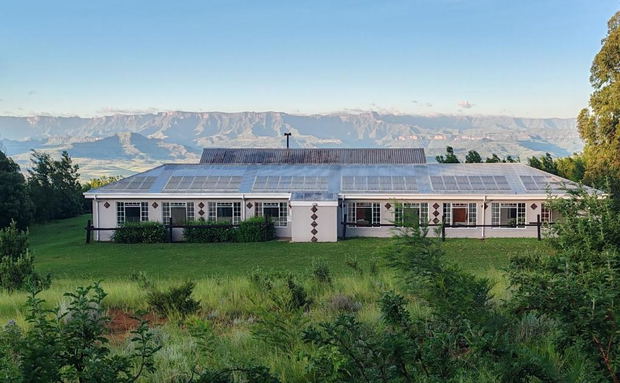 a nine bedroom holiday home in the Drakensberg Mountains can accommodate 25 guests comfortably and offers guests use of an indoor pool, full kitchen, dining room, lounge and outdoor braai area