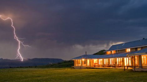 Drakensberg Mountain sRetreat is perched up high in the mountains and overlooks the UNESCO World Heritage Site of the Ukhahlamba Drakensberg Royal National Park