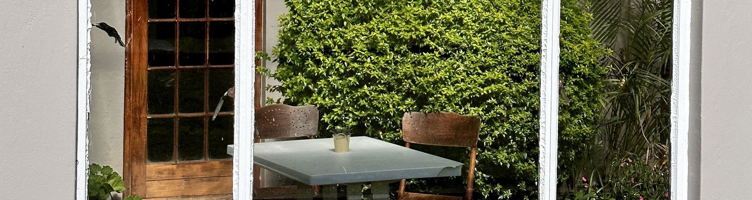 Room 7 Standard Conservatory Triple pet-friendly unit with garden access, en-suite bathroom and tea/coffee station