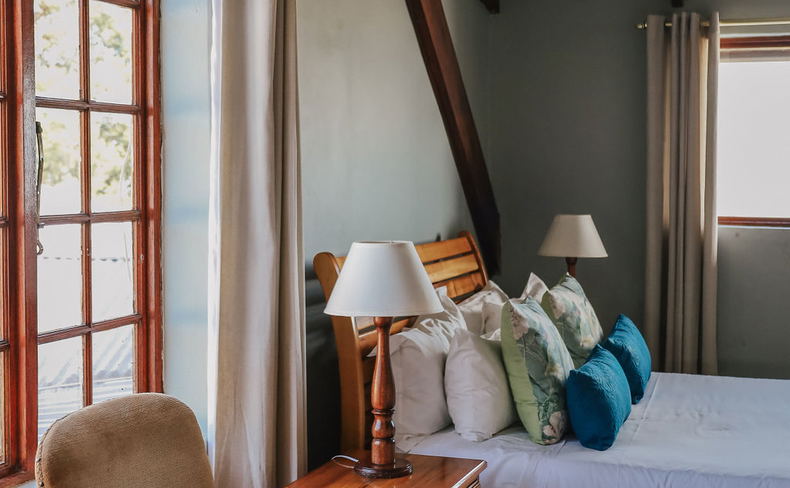 Room 2 Standard Upstairs Queen is a romantic couple sleeper with the best view overlooking the Drakensberg Mountains Room 2 Standard Upstairs Queen is a romantic couple sleeper with the best view overlooking the Drakensberg Mountains