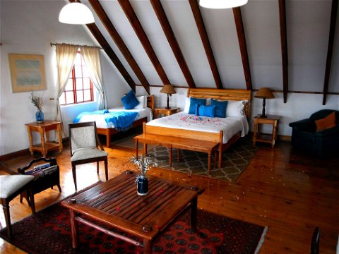 Upstairs Family Room With A Queen Size Bed And A Single Bed At Vergezient Lodge