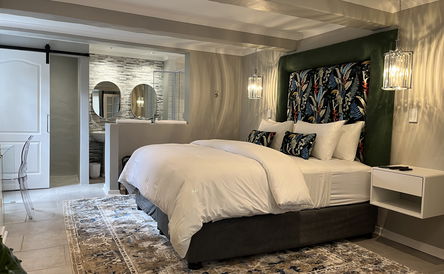 Room 7: Deluxe Courtyard (Ground Floor)