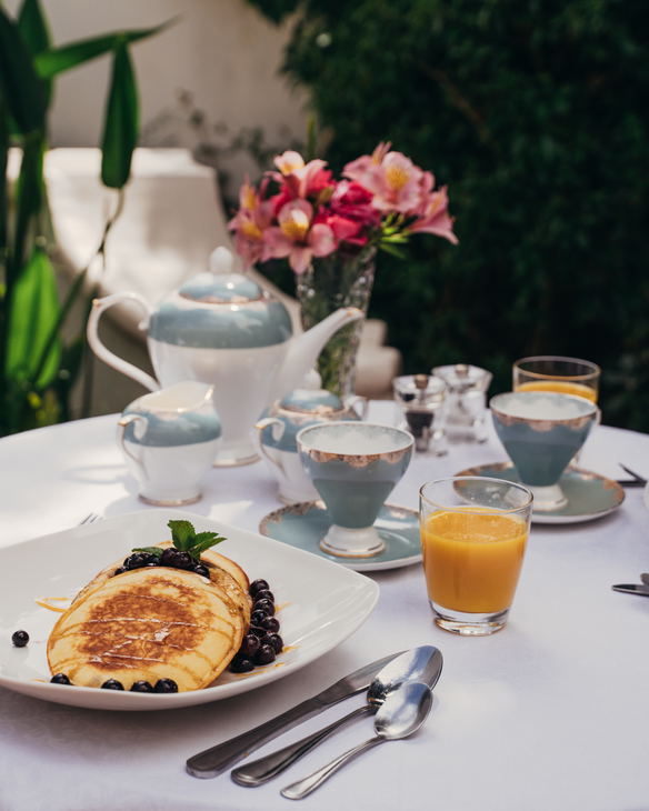 Breakfast: 08.00 - 10.00