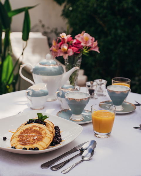 Breakfast: 08.00 - 10.00