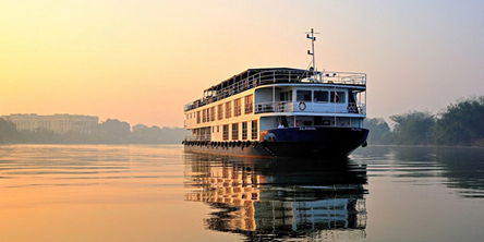 Cruise in Myanmar