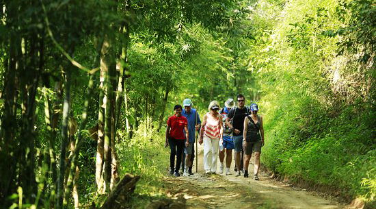 Trekking to Inn Ne