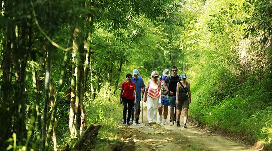 Trekking to Inn Ne Trekking to Inn Ne