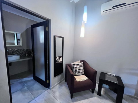 ROOM 1 ROOM 1