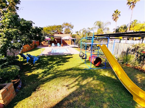 Apartments Play area, Pool and Lapa