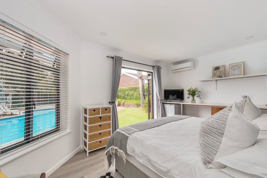 Main suite - double doors garden view