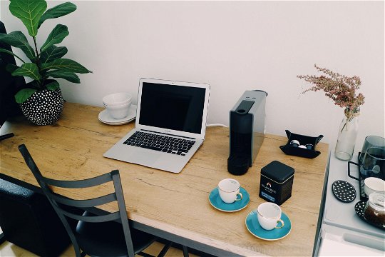 Garden Suite - Workspace / desk area 