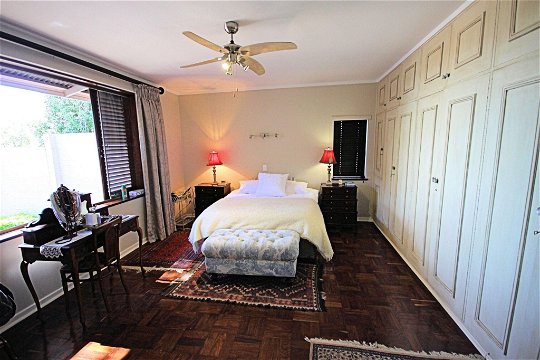 Apartment: Main Bedroom with en-suite bath & shower
