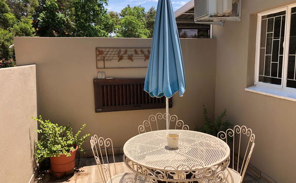 Small compact 1 bedroom apartment fully furnished