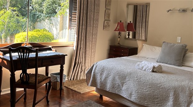 Spacious main bedroom