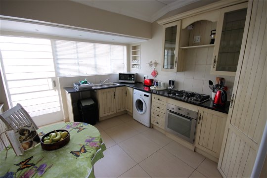 Apartment 1: kitchen with washing machine