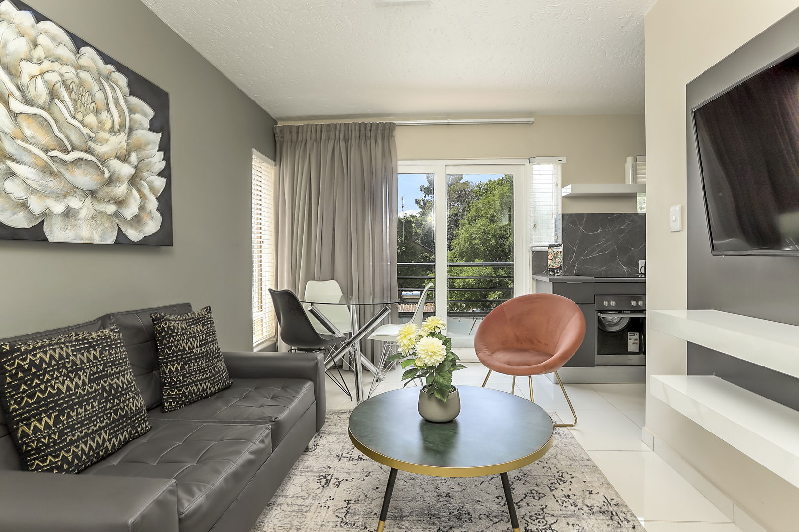 Luxury Apartment located in the Heart of Sandton