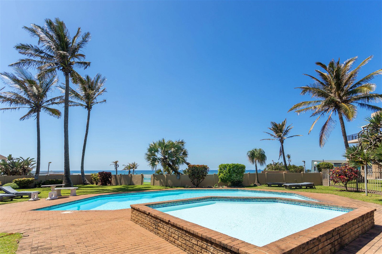 Beachfront 2-Bedroom Apartment in Ballito