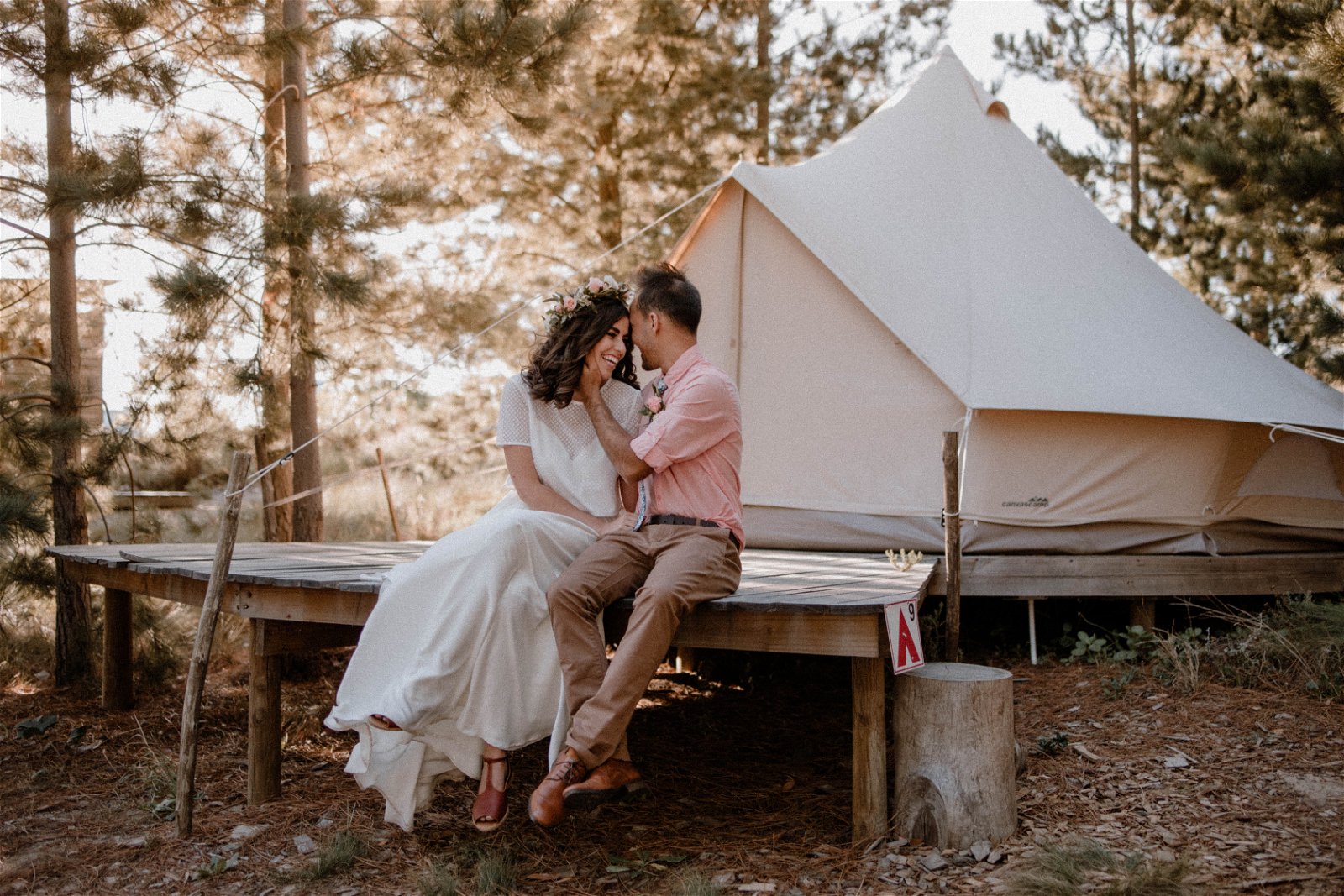 WHAT IS BOHO CHIC WEDDING?