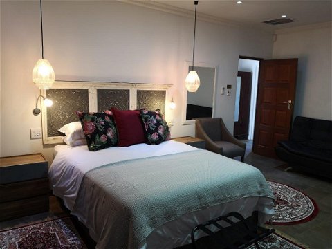 Room 2 - In Bloem Self-Catering