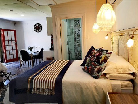 Room 8 - In Bloem Self-Catering