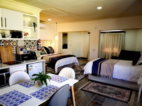 Room 9 - In Bloem Self-Catering