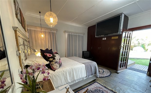 Inbloem Comfort Queen Room sleep 2 without a Kitchenette