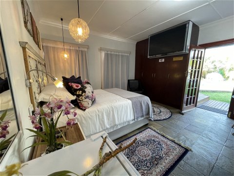 Inbloem Comfort Queen Room sleep 2 without a Kitchenette