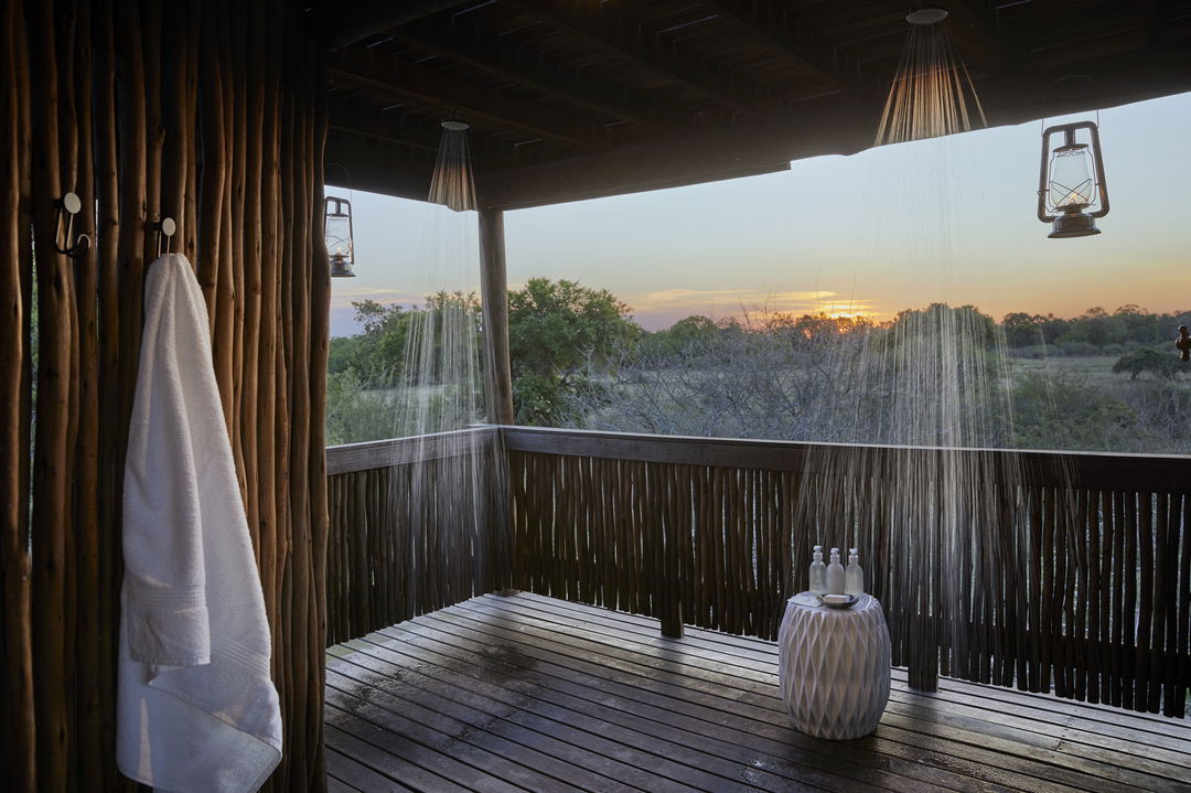 shower facilties at Chalkey Treehouse by Lion Sands Game Reserve